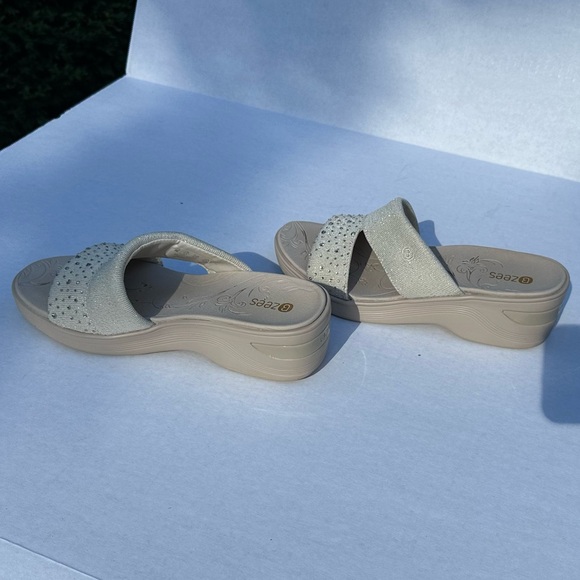 BZees Women's Dynasty Bright Wedge Sandal - Picture 12 of 15